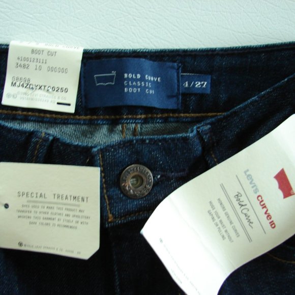 Levis Bold Curve Classic Rise Boot Cut Dk Wash NWT - Picture 5 of 12